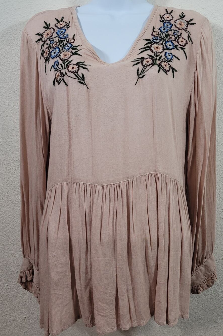 Solitaire Dusty Rose Peplum Embroidered Top Medium Lightweight Ruffled Sleeves
